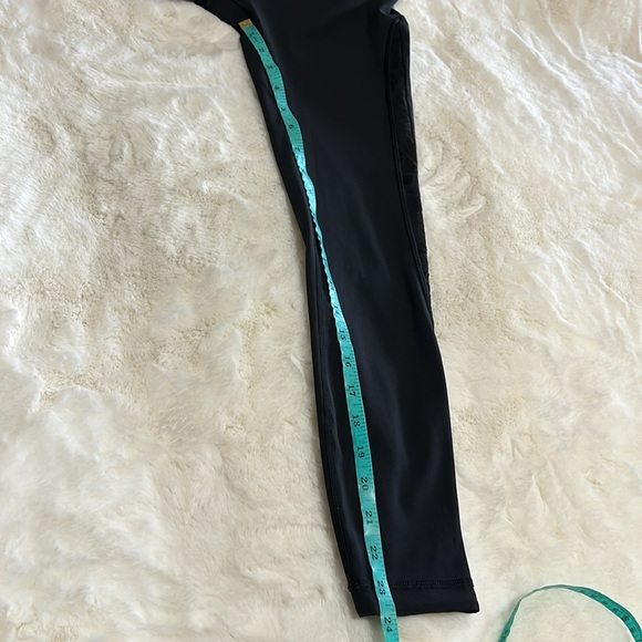 Lululemon Black Mesh Side Legging - Picture 12 of 12
